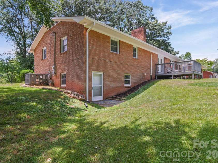 525 Julia Avenue, Belmont, NC 28012.  MLS# CAR4395543, YatesRealty ID 31533. 