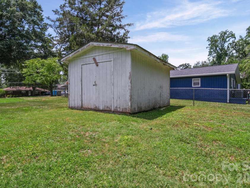 525 Julia Avenue, Belmont, NC 28012.  MLS# CAR4395543, YatesRealty ID 31533. 