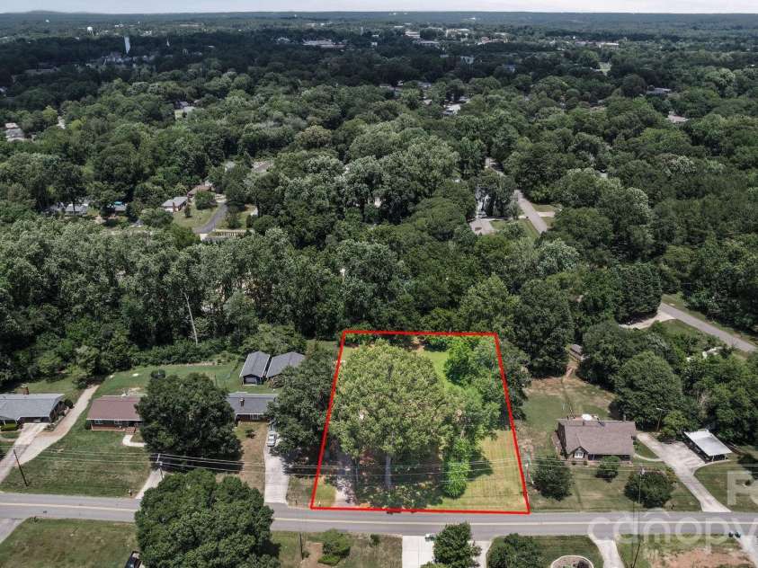 525 Julia Avenue, Belmont, NC 28012.  MLS# CAR4395543, YatesRealty ID 31533. 