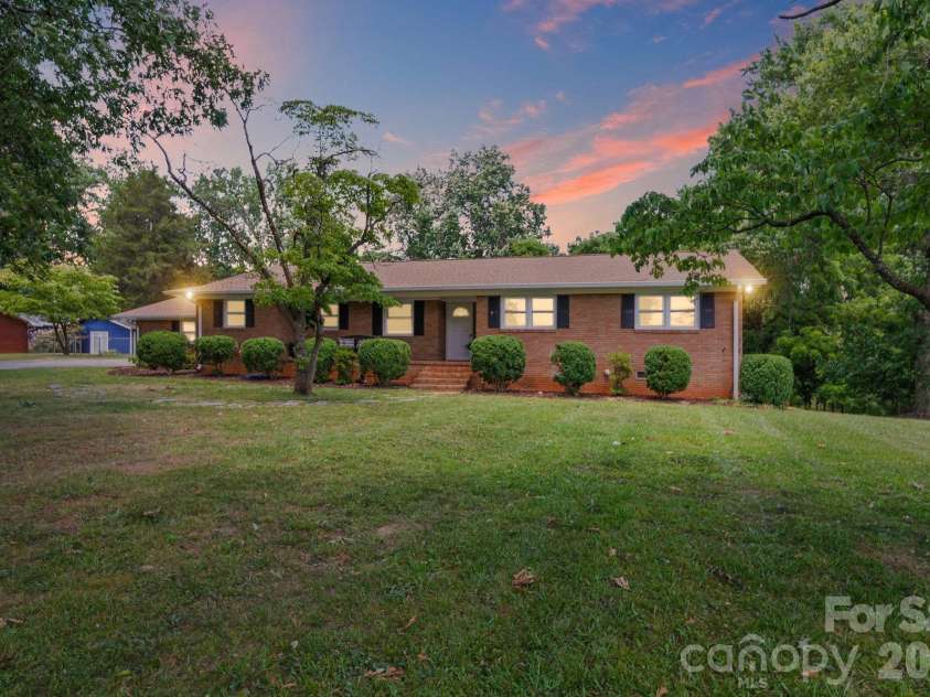 525 Julia Avenue, Belmont, NC 28012.  MLS# CAR4395543, YatesRealty ID 31533. 