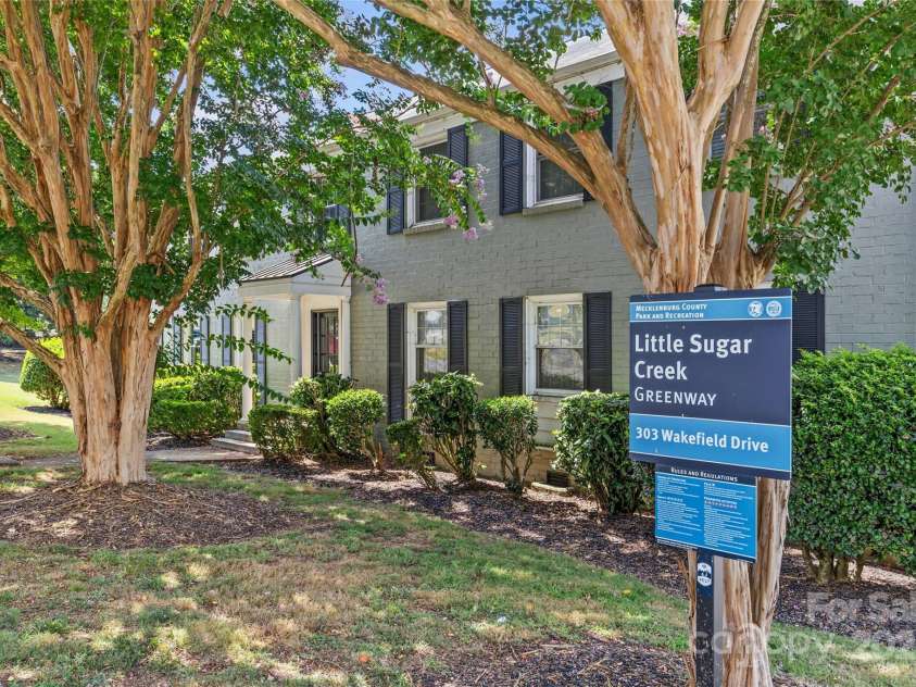 301 Wakefield Drive, Charlotte, NC 28209.  MLS# CAR4285273, YatesRealty ID 31534. Building is located next to the Little Sugar Creek Greenway