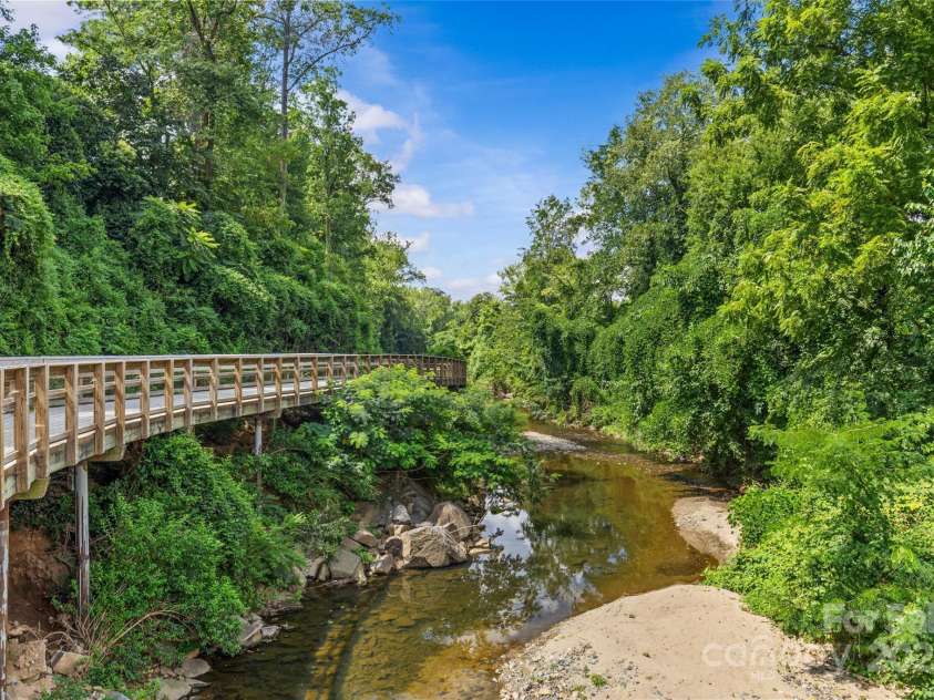 301 Wakefield Drive, Charlotte, NC 28209.  MLS# CAR4285273, YatesRealty ID 31534. Greenway