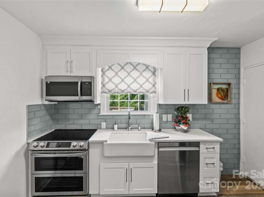 301 Wakefield Drive, Charlotte, NC 28209.  MLS# CAR4285273, YatesRealty ID 31534. Kitchen features full size dishwasher, range with double oven, apron front farm sink