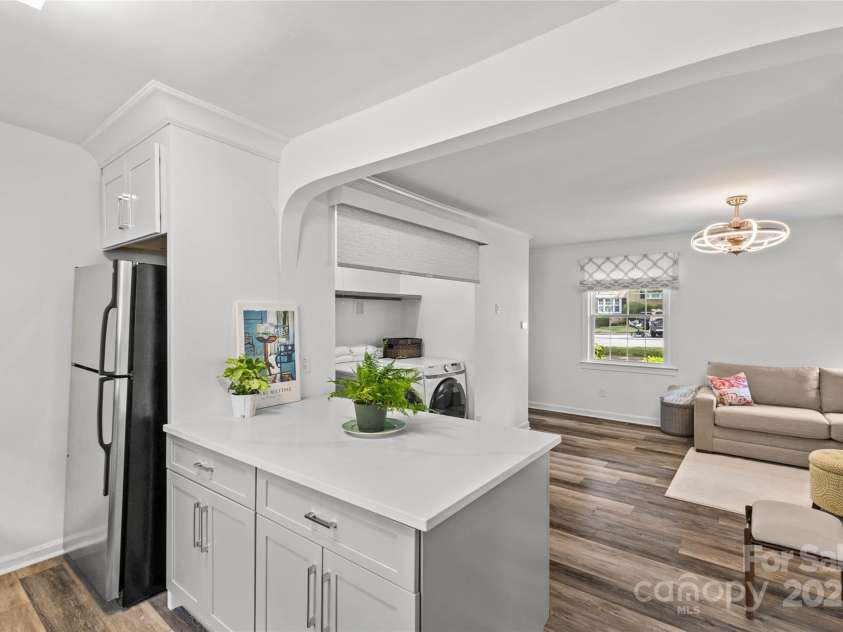 301 Wakefield Drive, Charlotte, NC 28209.  MLS# CAR4285273, YatesRealty ID 31534. Kitchen peninsula with storage on both sides