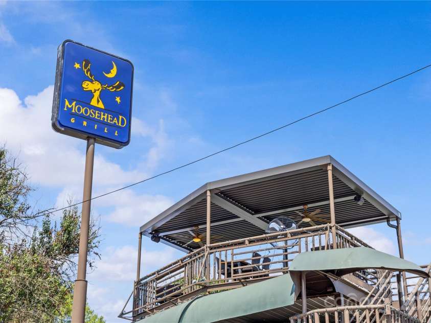 301 Wakefield Drive, Charlotte, NC 28209.  MLS# CAR4285273, YatesRealty ID 31534. Montford Dr is about a 15 minute walk - Moosehead Grill