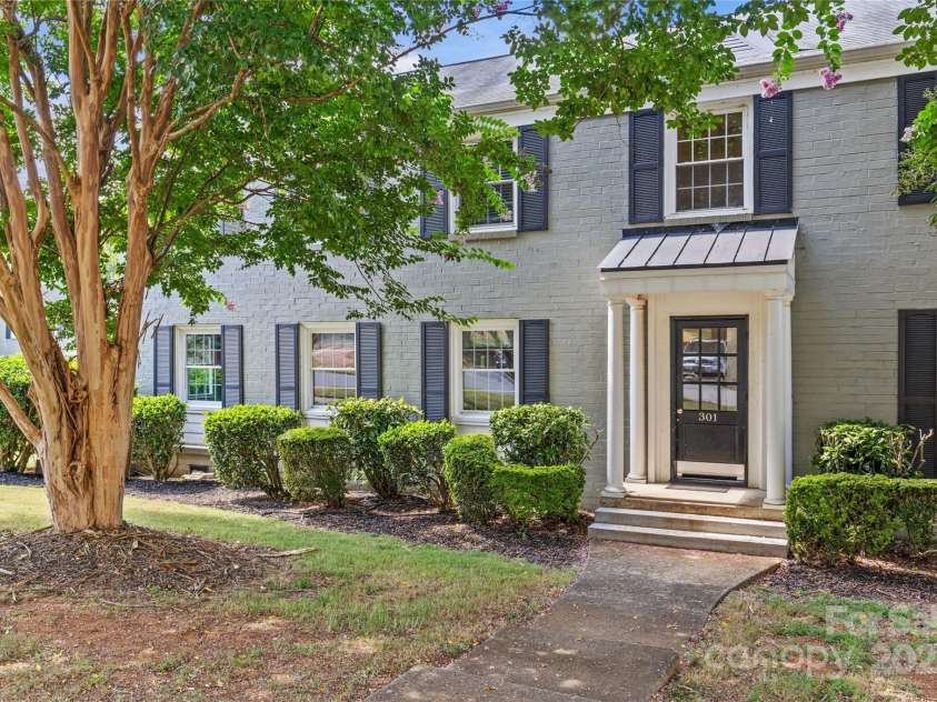 301 Wakefield Drive, Charlotte, NC 28209.  MLS# CAR4285273, YatesRealty ID 31534. Unit A is 1st floor on left of front door