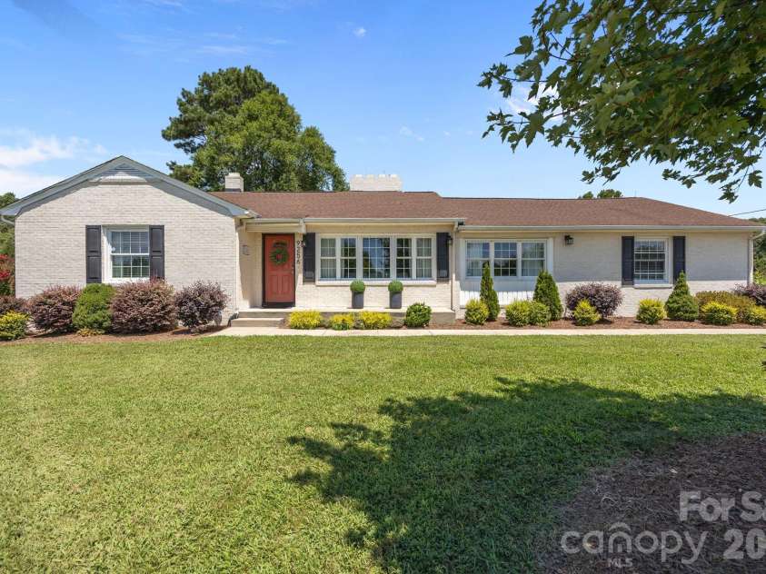 9256 US Highway 311 Highway, Archdale, NC 27263.  MLS# CAR4395559, YatesRealty ID 31534. 