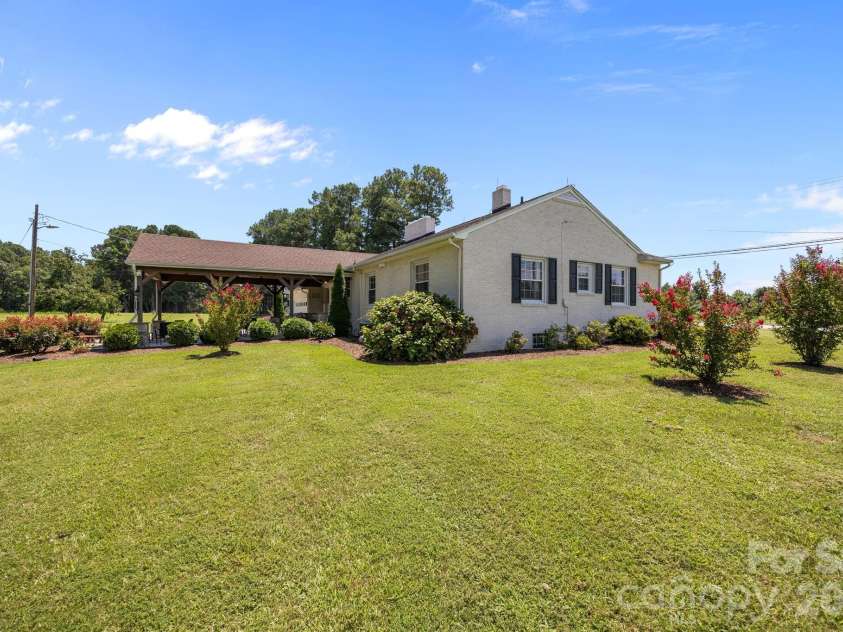 9256 US Highway 311 Highway, Archdale, NC 27263.  MLS# CAR4395559, YatesRealty ID 31534. 