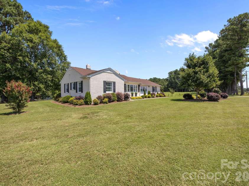 9256 US Highway 311 Highway, Archdale, NC 27263.  MLS# CAR4395559, YatesRealty ID 31534. 