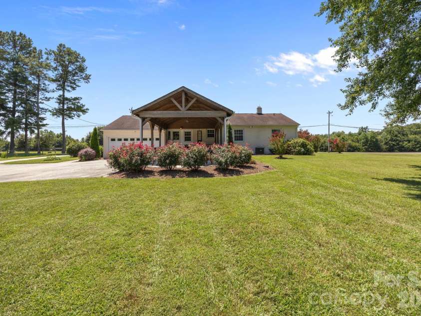 9256 US Highway 311 Highway, Archdale, NC 27263.  MLS# CAR4395559, YatesRealty ID 31534. 