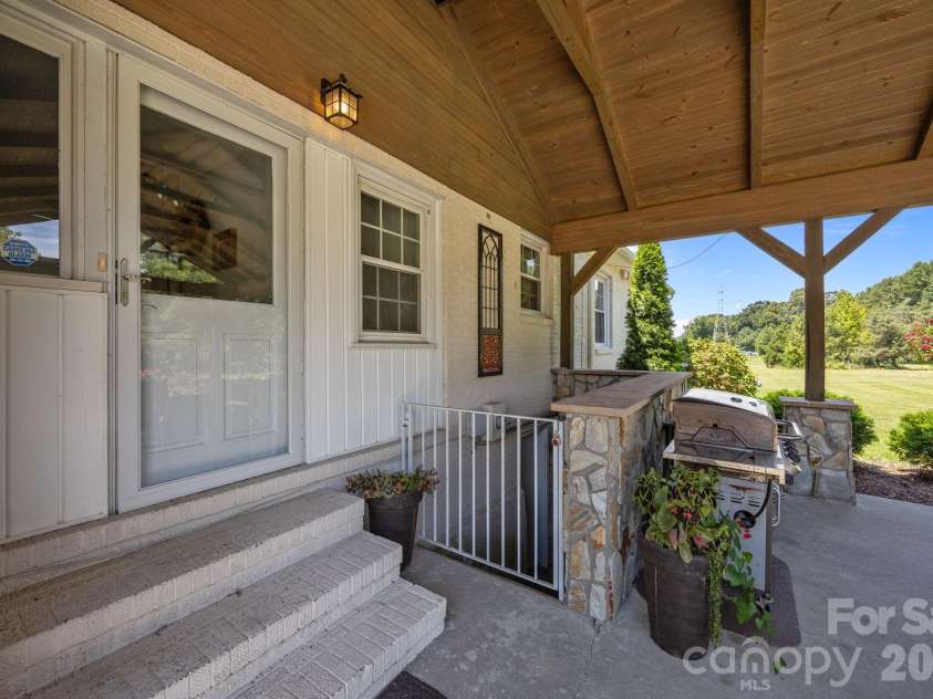 9256 US Highway 311 Highway, Archdale, NC 27263.  MLS# CAR4395559, YatesRealty ID 31534. 