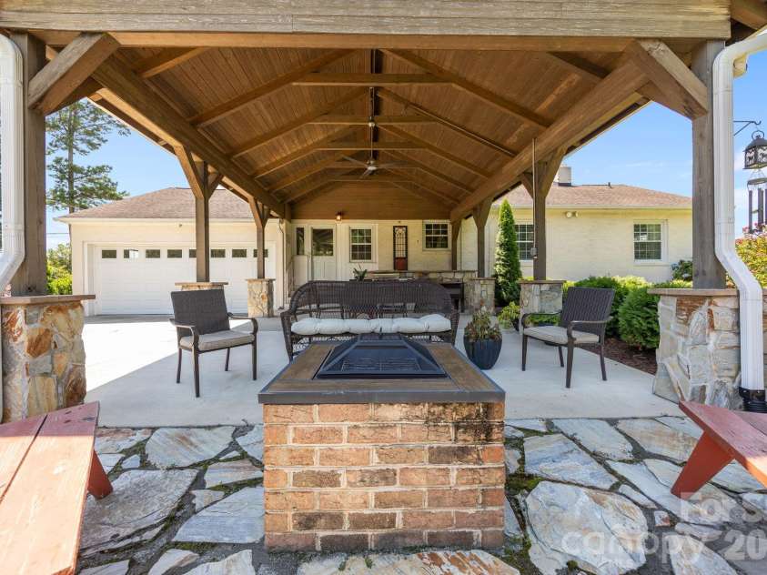 9256 US Highway 311 Highway, Archdale, NC 27263.  MLS# CAR4395559, YatesRealty ID 31534. 