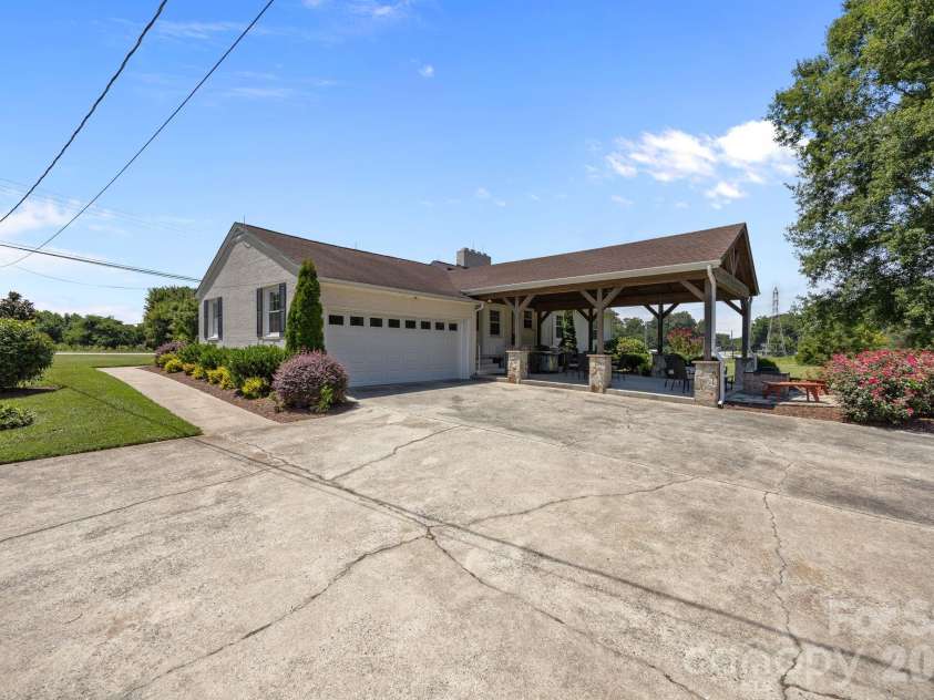 9256 US Highway 311 Highway, Archdale, NC 27263.  MLS# CAR4395559, YatesRealty ID 31534. 