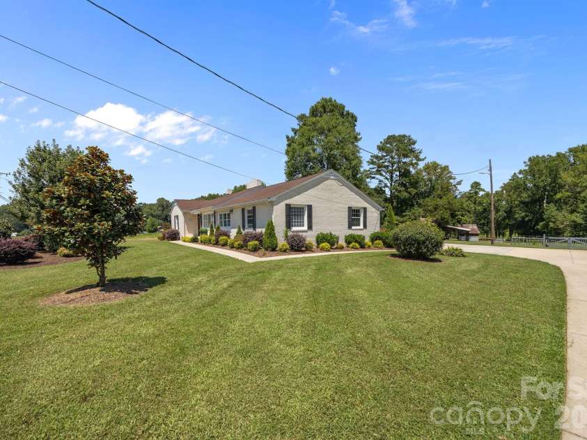 9256 US Highway 311 Highway, Archdale, NC 27263.  MLS# CAR4395559, YatesRealty ID 31534. 