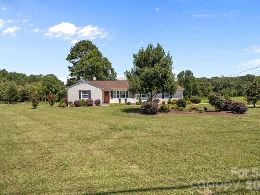 9256 US Highway 311 Highway, Archdale, NC 27263.  MLS# CAR4395559, YatesRealty ID 31534. 