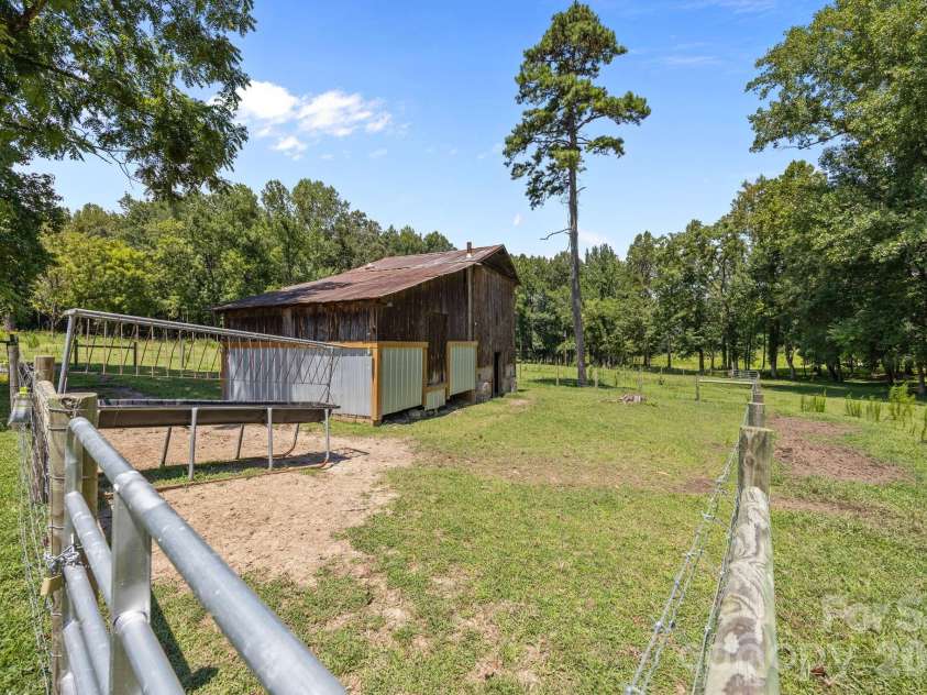 9256 US Highway 311 Highway, Archdale, NC 27263.  MLS# CAR4395559, YatesRealty ID 31534. 
