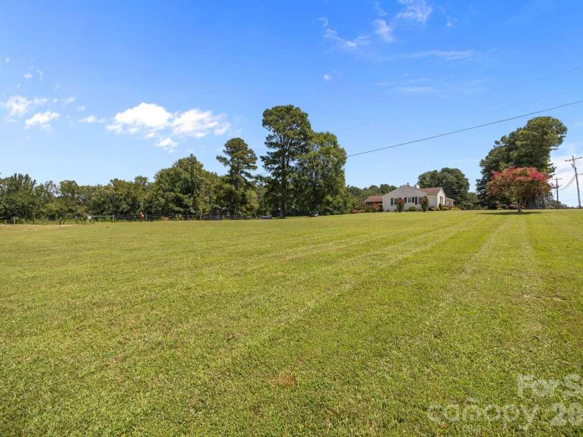 9256 US Highway 311 Highway, Archdale, NC 27263.  MLS# CAR4395559, YatesRealty ID 31534. 