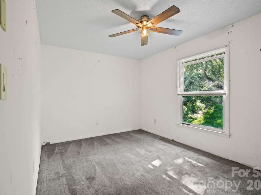 53 Wanoca Avenue, Asheville, NC 28803.  MLS# CAR4395426, YatesRealty ID 31535. 