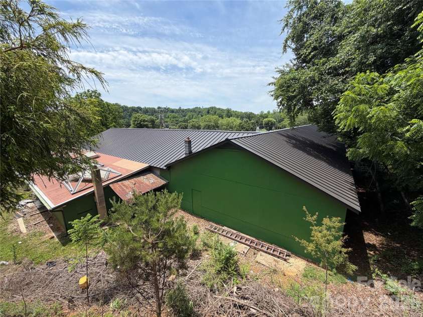 68 Circle Drive, Marion, NC 28752.  MLS# CAR4395560, YatesRealty ID 31536. Back corner of Building.