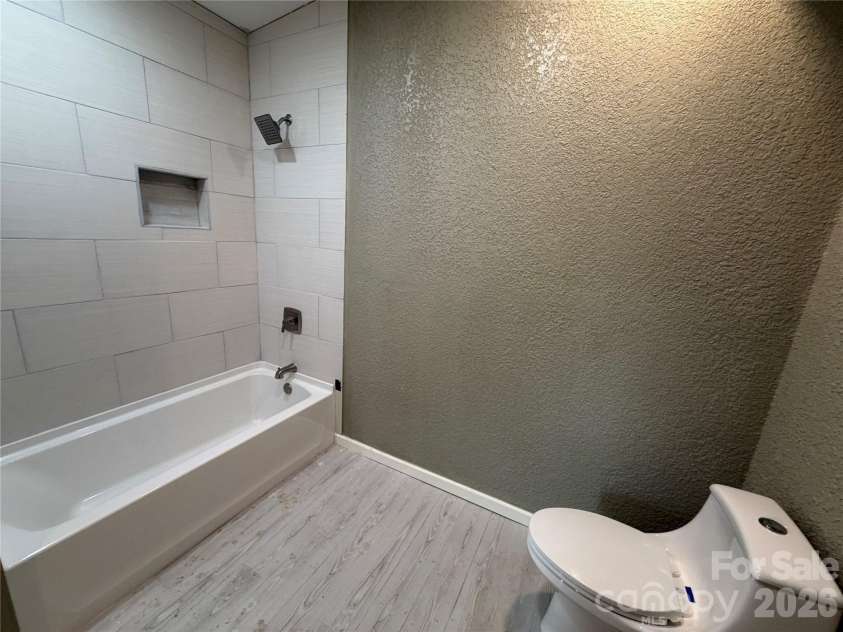 68 Circle Drive, Marion, NC 28752.  MLS# CAR4395560, YatesRealty ID 31536. Bathroom