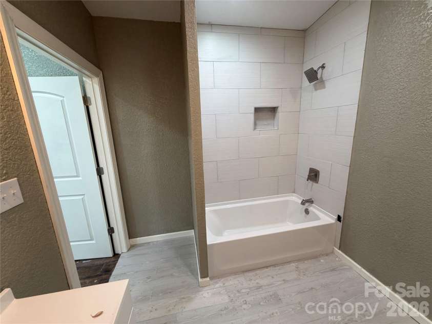 68 Circle Drive, Marion, NC 28752.  MLS# CAR4395560, YatesRealty ID 31536. Full Bath