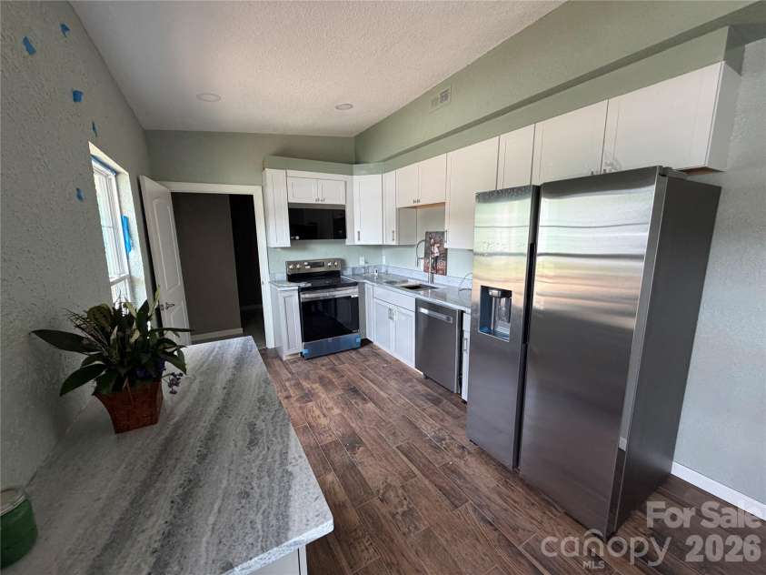 68 Circle Drive, Marion, NC 28752.  MLS# CAR4395560, YatesRealty ID 31536. Kitchen and dining area.