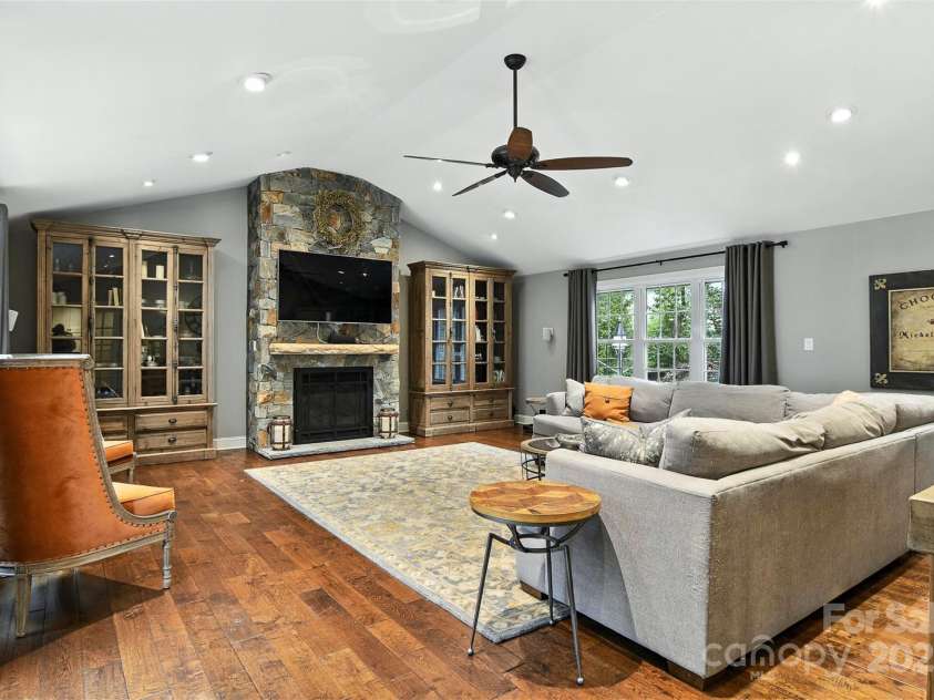 4035 Wandering Lane, Hickory, NC 28601.  MLS# CAR4289807, YatesRealty ID 31537. 