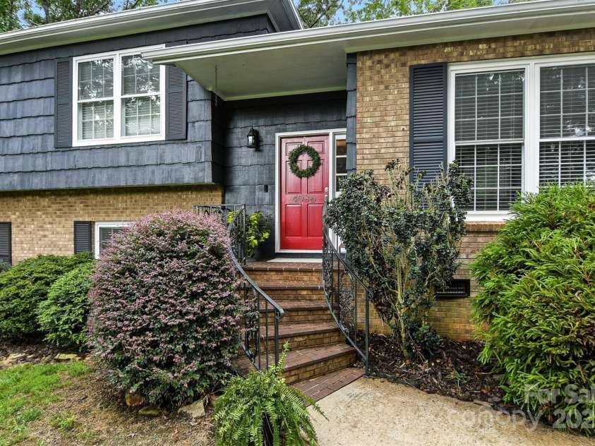 4035 Wandering Lane, Hickory, NC 28601.  MLS# CAR4289807, YatesRealty ID 31537. 