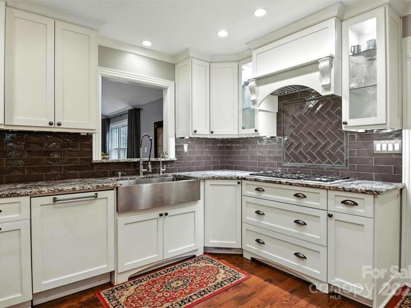 4035 Wandering Lane, Hickory, NC 28601.  MLS# CAR4289807, YatesRealty ID 31537. 