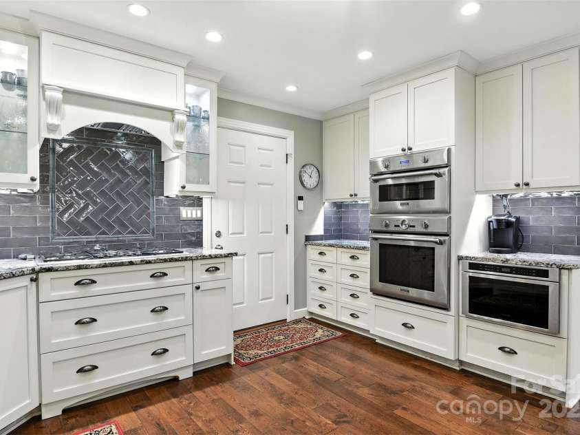 4035 Wandering Lane, Hickory, NC 28601.  MLS# CAR4289807, YatesRealty ID 31537. 