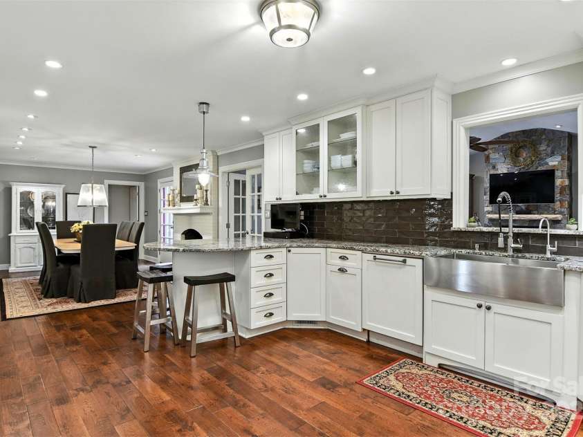 4035 Wandering Lane, Hickory, NC 28601.  MLS# CAR4289807, YatesRealty ID 31537. 