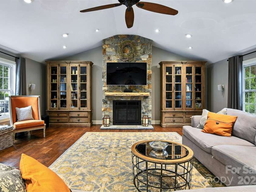 4035 Wandering Lane, Hickory, NC 28601.  MLS# CAR4289807, YatesRealty ID 31537. 