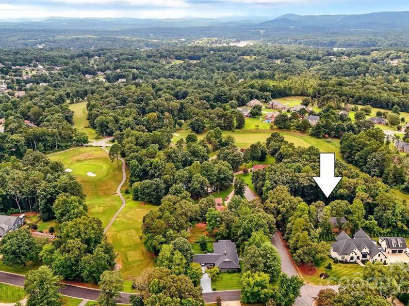 4035 Wandering Lane, Hickory, NC 28601.  MLS# CAR4289807, YatesRealty ID 31537. 
