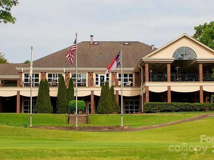 4035 Wandering Lane, Hickory, NC 28601.  MLS# CAR4289807, YatesRealty ID 31537. 