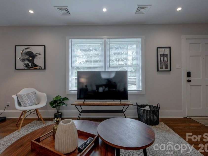 523 Kenlough Drive, Charlotte, NC 28209.  MLS# CAR4395390, YatesRealty ID 31537. 