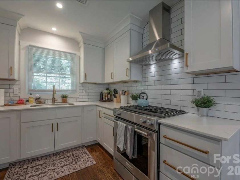 523 Kenlough Drive, Charlotte, NC 28209.  MLS# CAR4395390, YatesRealty ID 31537. 