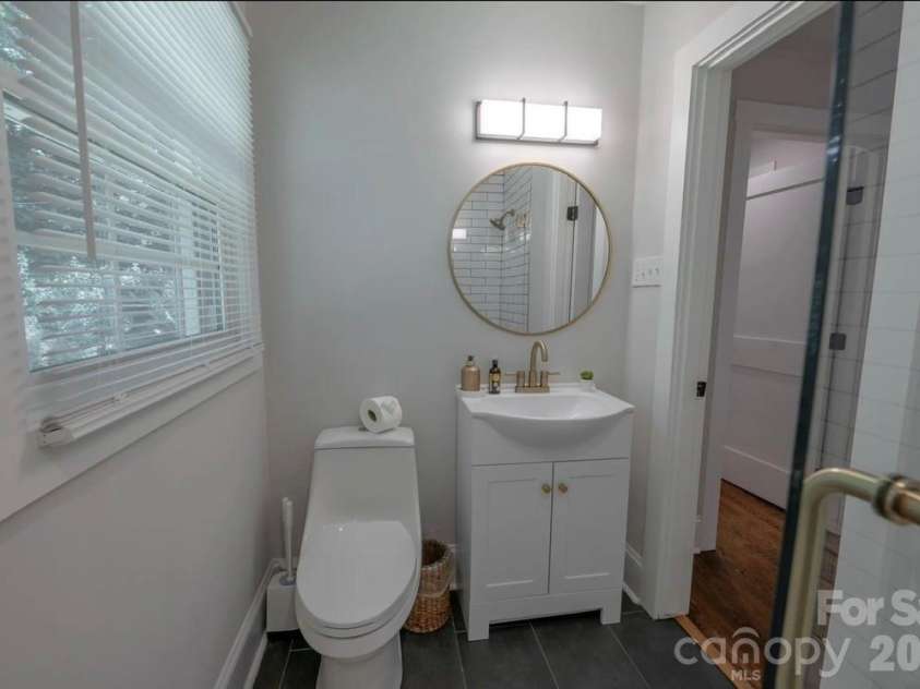 523 Kenlough Drive, Charlotte, NC 28209.  MLS# CAR4395390, YatesRealty ID 31537. 
