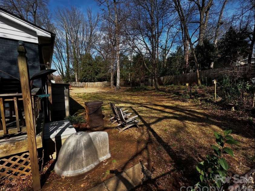 523 Kenlough Drive, Charlotte, NC 28209.  MLS# CAR4395390, YatesRealty ID 31537. 