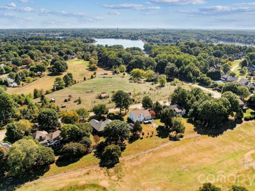 246 Canvasback Road, Mooresville, NC 28117.  MLS# CAR4395585, YatesRealty ID 31539. 