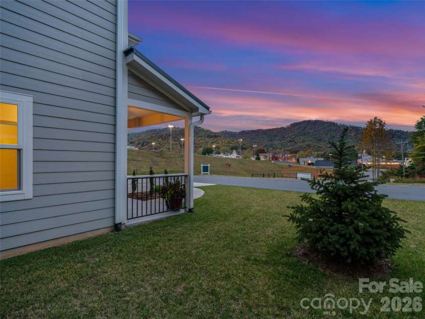 100 Red Twig Lane, Burnsville, NC 28714.  MLS# CAR4349465, YatesRealty ID 3154. 