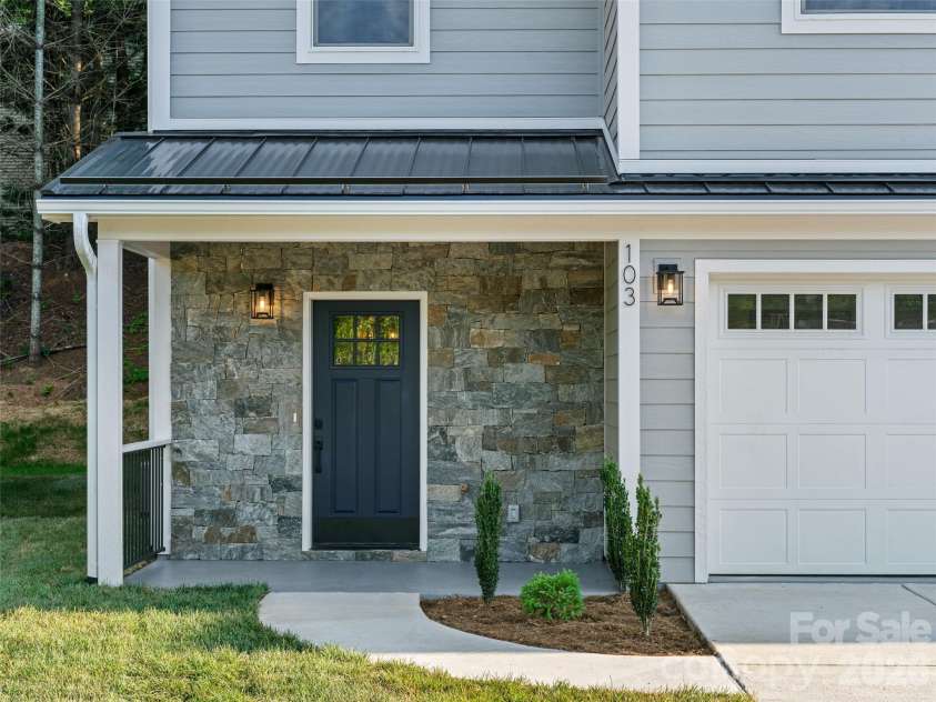 100 Red Twig Lane, Burnsville, NC 28714.  MLS# CAR4349465, YatesRealty ID 3154. 