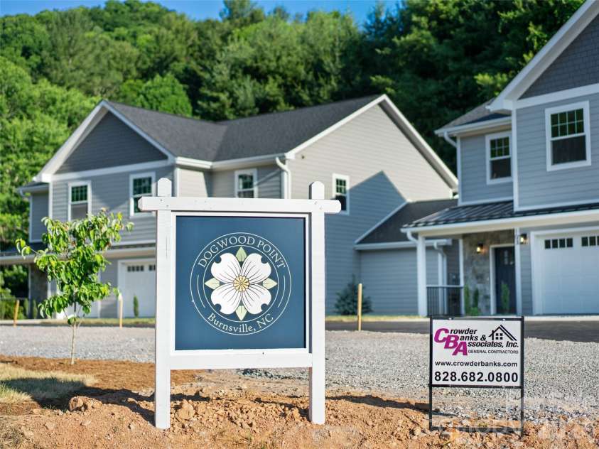 100 Red Twig Lane, Burnsville, NC 28714.  MLS# CAR4349465, YatesRealty ID 3154. 