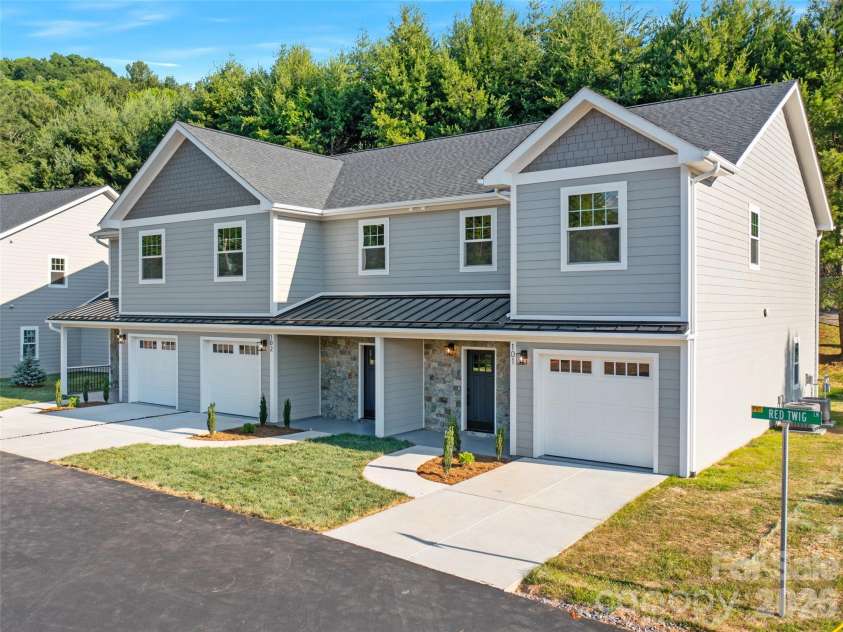 100 Red Twig Lane, Burnsville, NC 28714.  MLS# CAR4349465, YatesRealty ID 3154. 