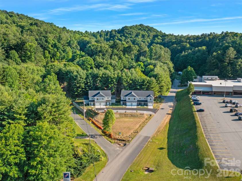 100 Red Twig Lane, Burnsville, NC 28714.  MLS# CAR4349465, YatesRealty ID 3154. 