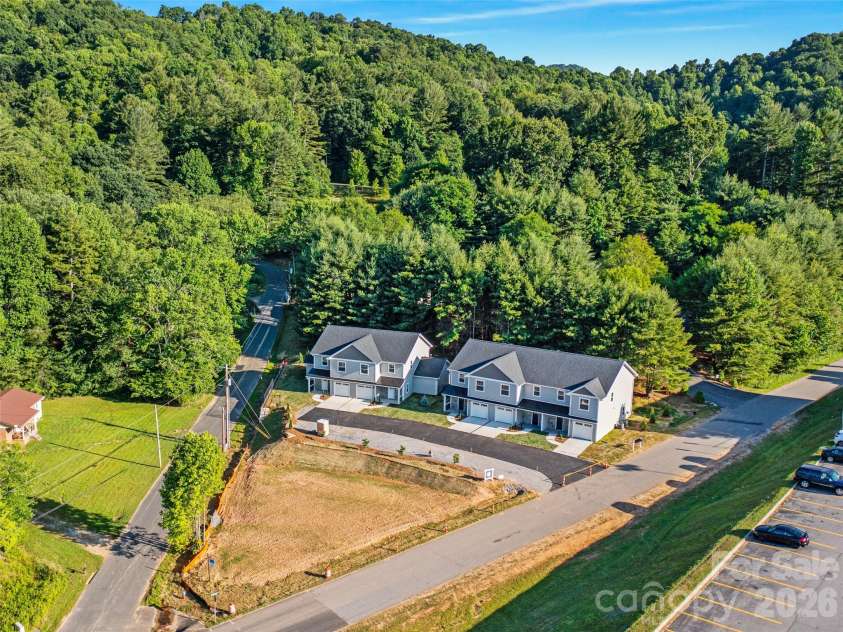 100 Red Twig Lane, Burnsville, NC 28714.  MLS# CAR4349465, YatesRealty ID 3154. 