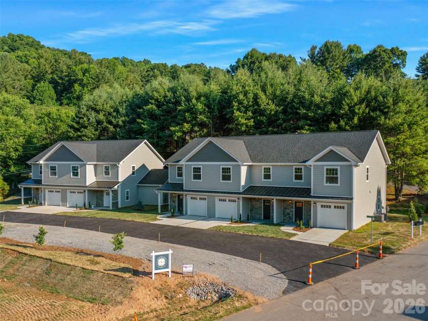 100 Red Twig Lane, Burnsville, NC 28714.  MLS# CAR4349465, YatesRealty ID 3154. 