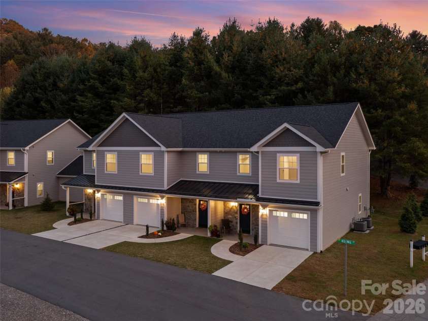 100 Red Twig Lane, Burnsville, NC 28714.  MLS# CAR4349465, YatesRealty ID 3154. 