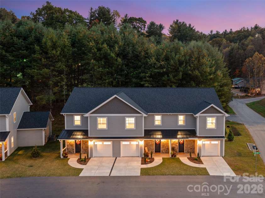 100 Red Twig Lane, Burnsville, NC 28714.  MLS# CAR4349465, YatesRealty ID 3154. 