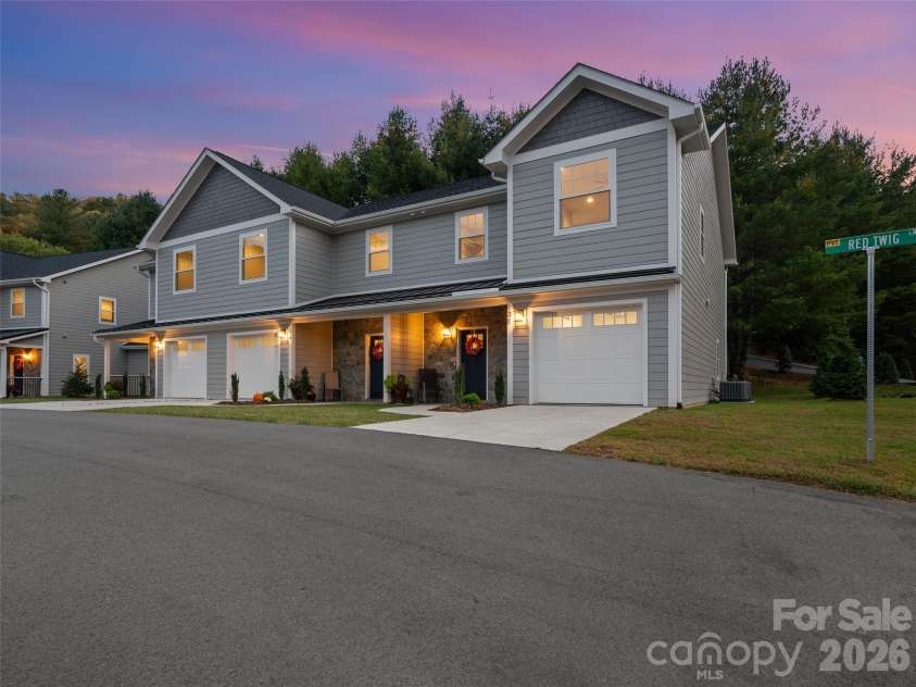 100 Red Twig Lane, Burnsville, NC 28714.  MLS# CAR4349465, YatesRealty ID 3154. 