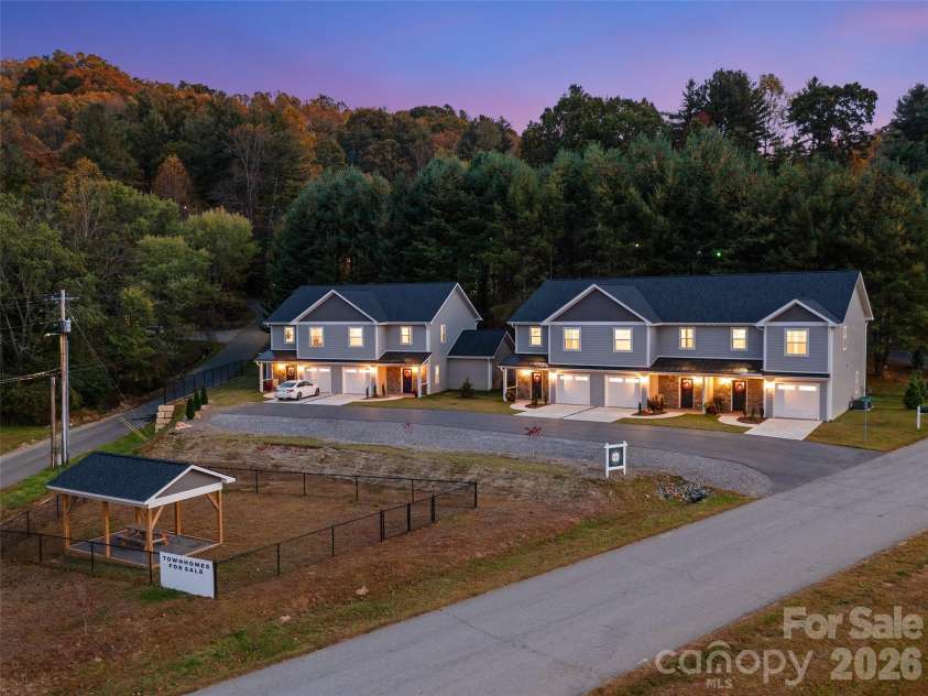 100 Red Twig Lane, Burnsville, NC 28714.  MLS# CAR4349465, YatesRealty ID 3154. 